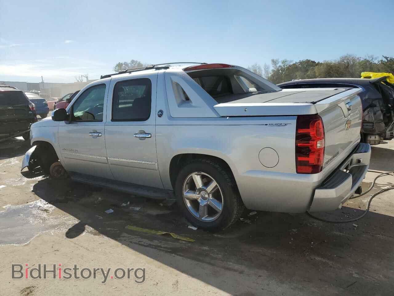 2013 CHEVROLET AVALANCHE - VIN: 3GNMCGE04DG303415 - Фото 2