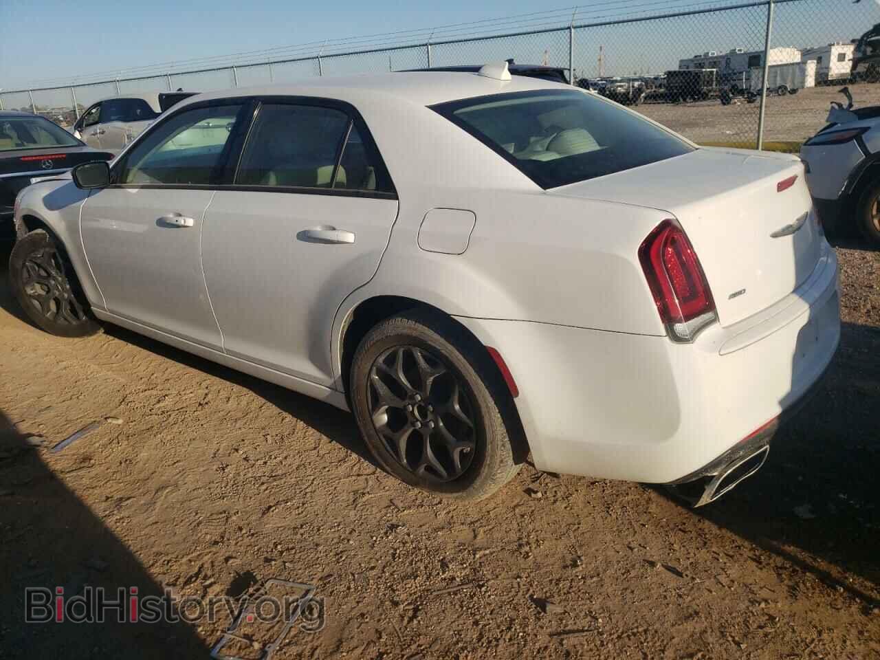 2019 CHRYSLER 300 - VIN: 2C3CCARG2KH538373 - Фото 2