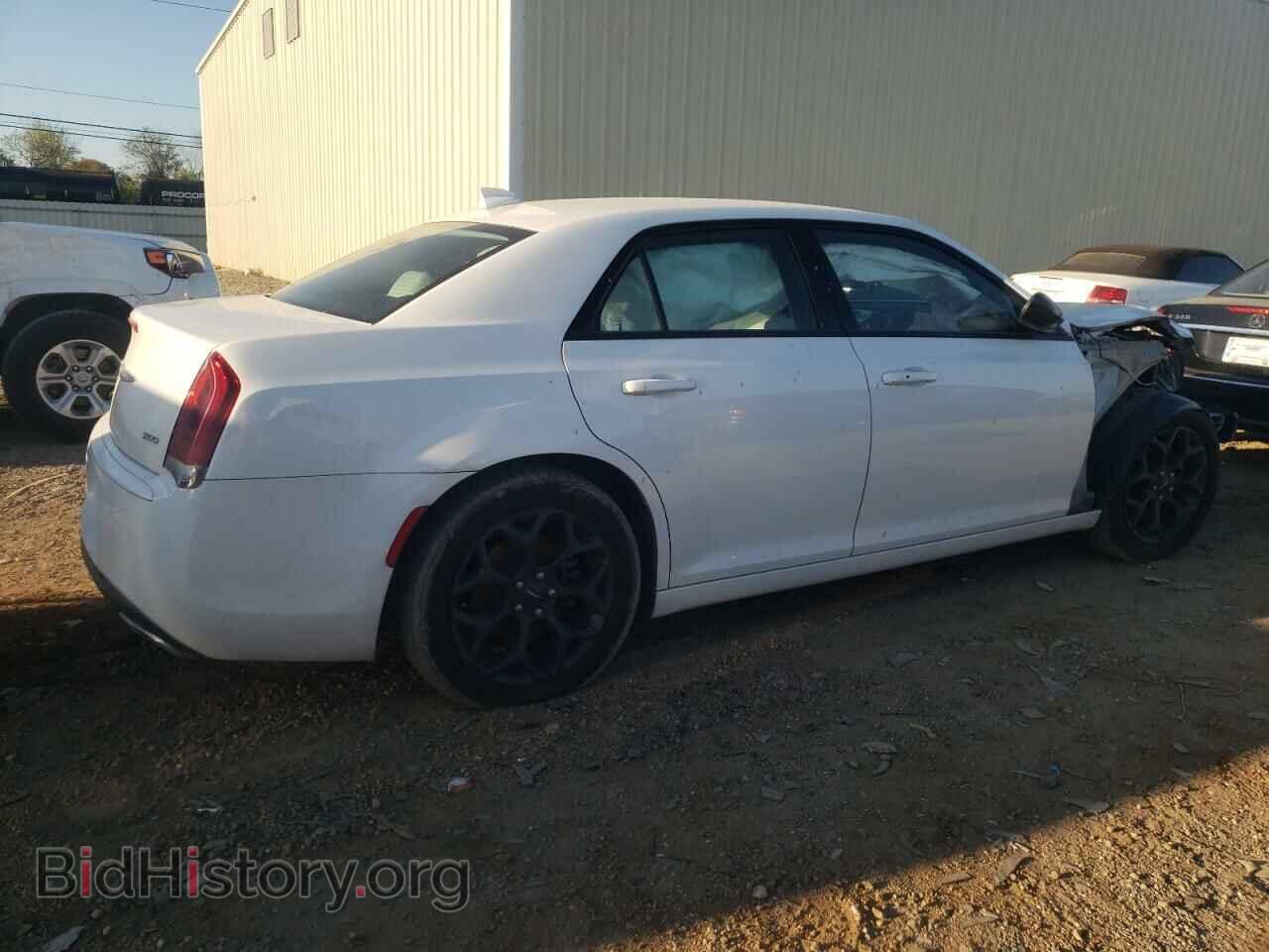 2019 CHRYSLER 300 - VIN: 2C3CCARG2KH538373 - Фото 3