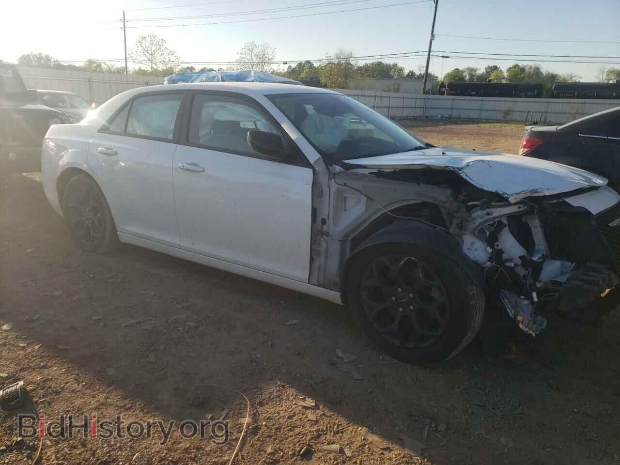 2019 CHRYSLER 300 - VIN: 2C3CCARG2KH538373 - Фото 4