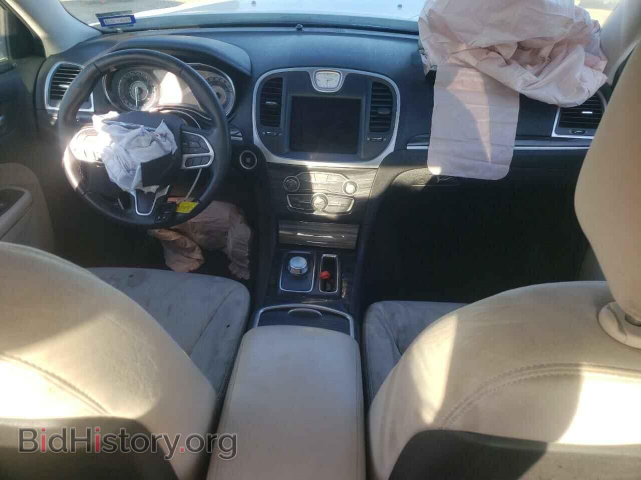 2019 CHRYSLER 300 - VIN: 2C3CCARG2KH538373 - Фото 8