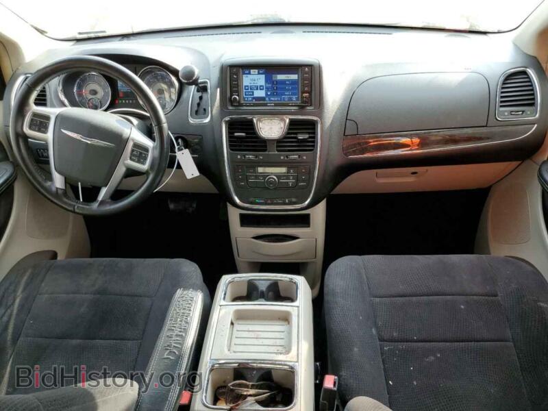 2011 Chrysler MINIVAN (VIN 2A4RR5DG2BR647293) — photo 8 of 13