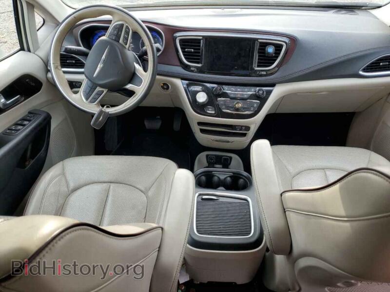 2020 Chrysler PACIFICA (VIN 2C4RC1GG2LR132968) — photo 8 of 13