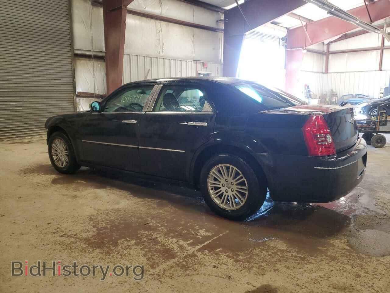 2010 CHRYSLER 300 - VIN: 2C3CA4CD5AH173854 - Фото 2