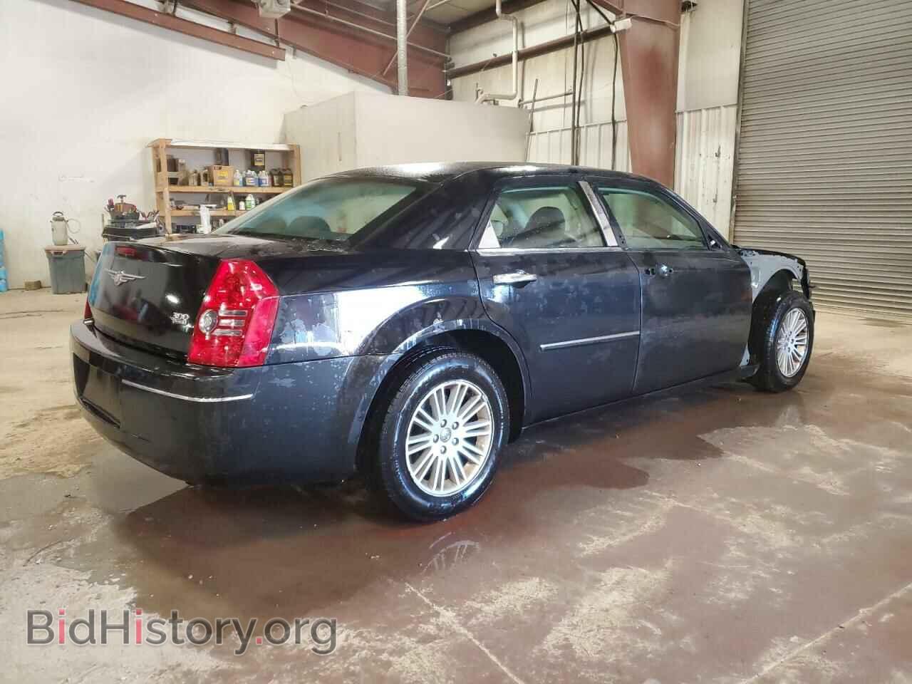 2010 CHRYSLER 300 - VIN: 2C3CA4CD5AH173854 - Фото 3