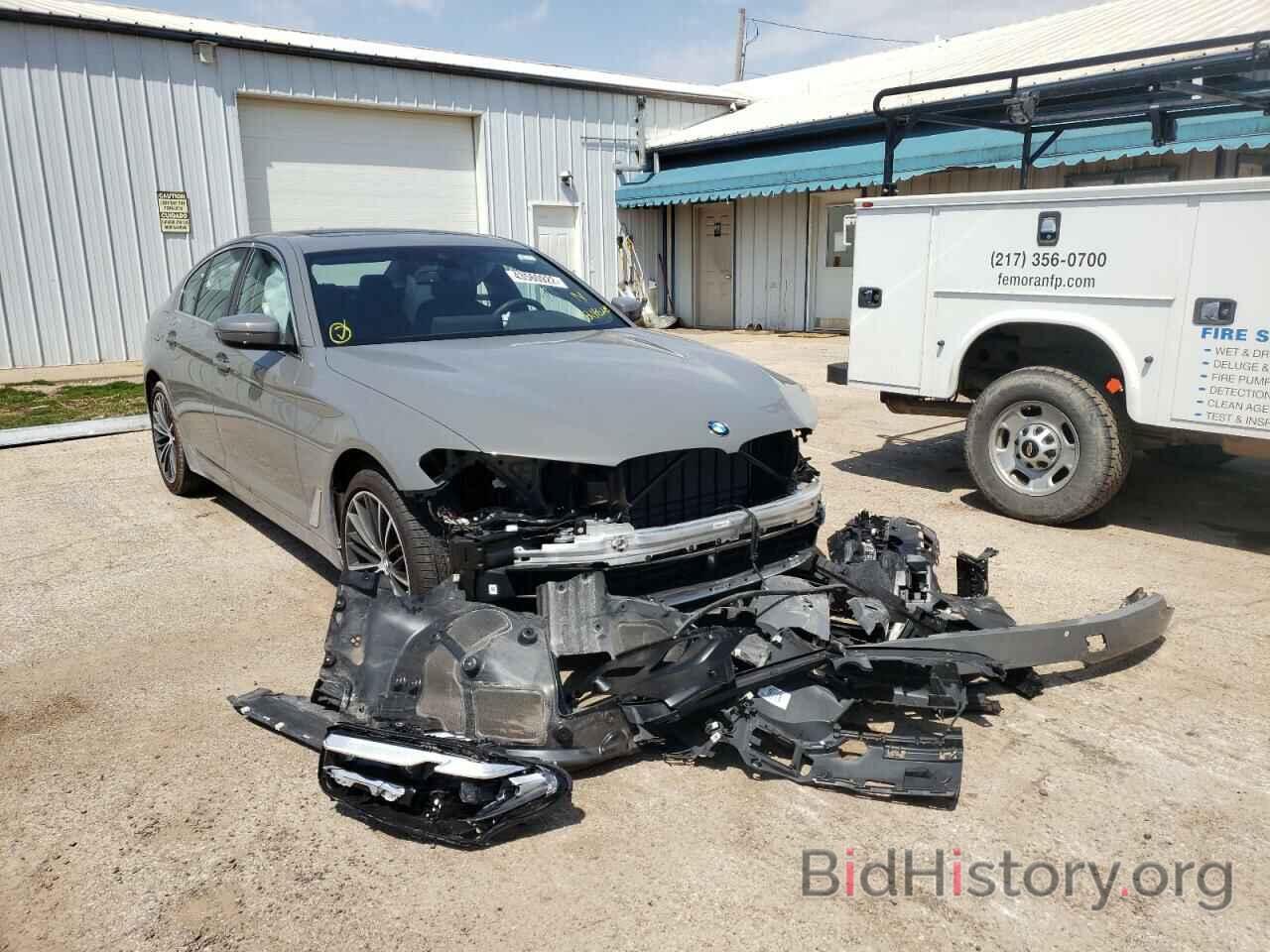 Photo WBA73BJ01MWX24828 - BMW 5 SERIES 2021