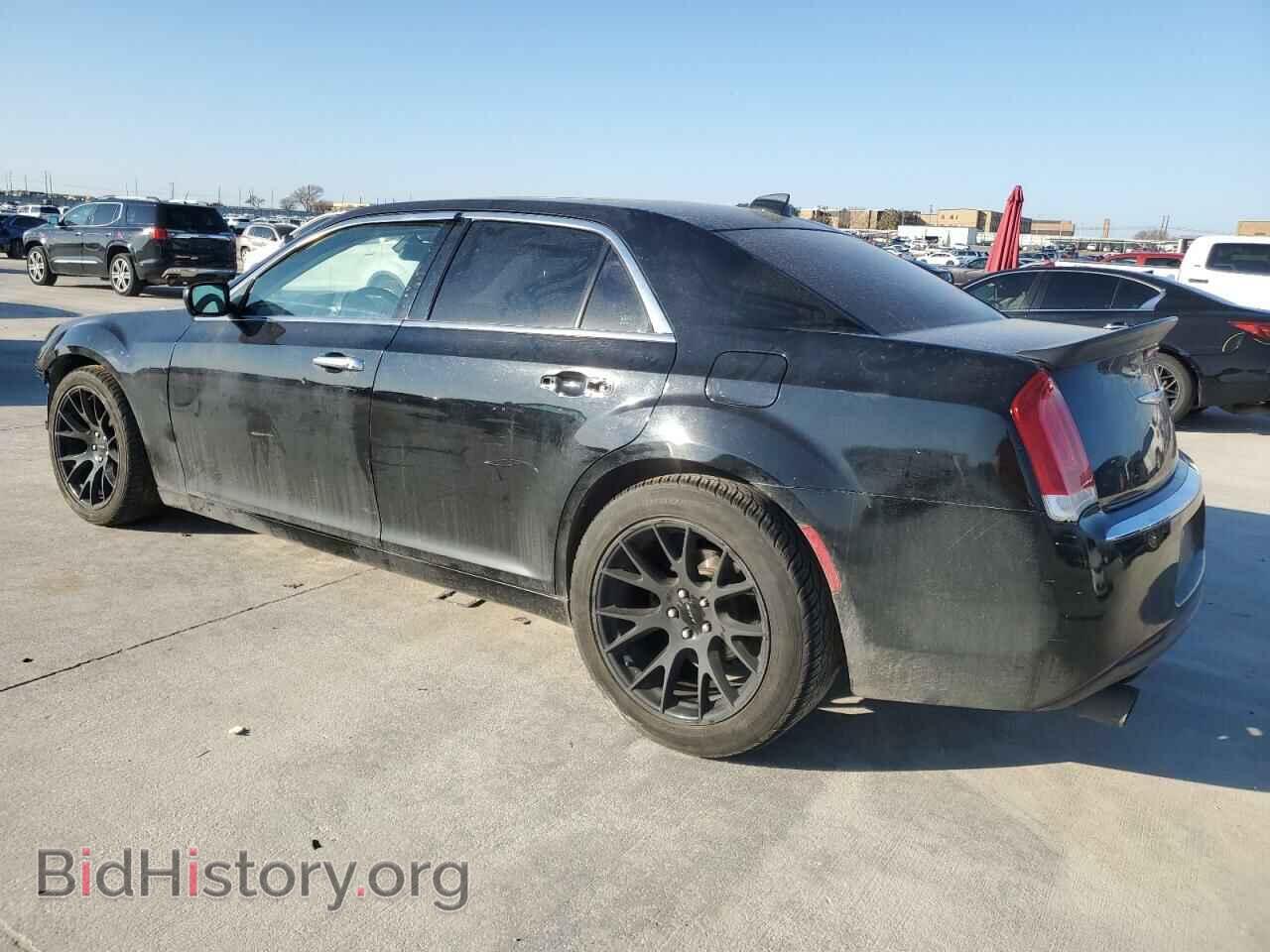 2019 CHRYSLER 300 - VIN: 2C3CCAEG2KH555681 - Фото 2