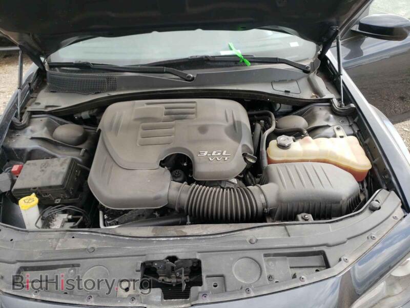 2017 Chrysler 300 (VIN 2C3CCABG9HH506409) — photo 7 of 10