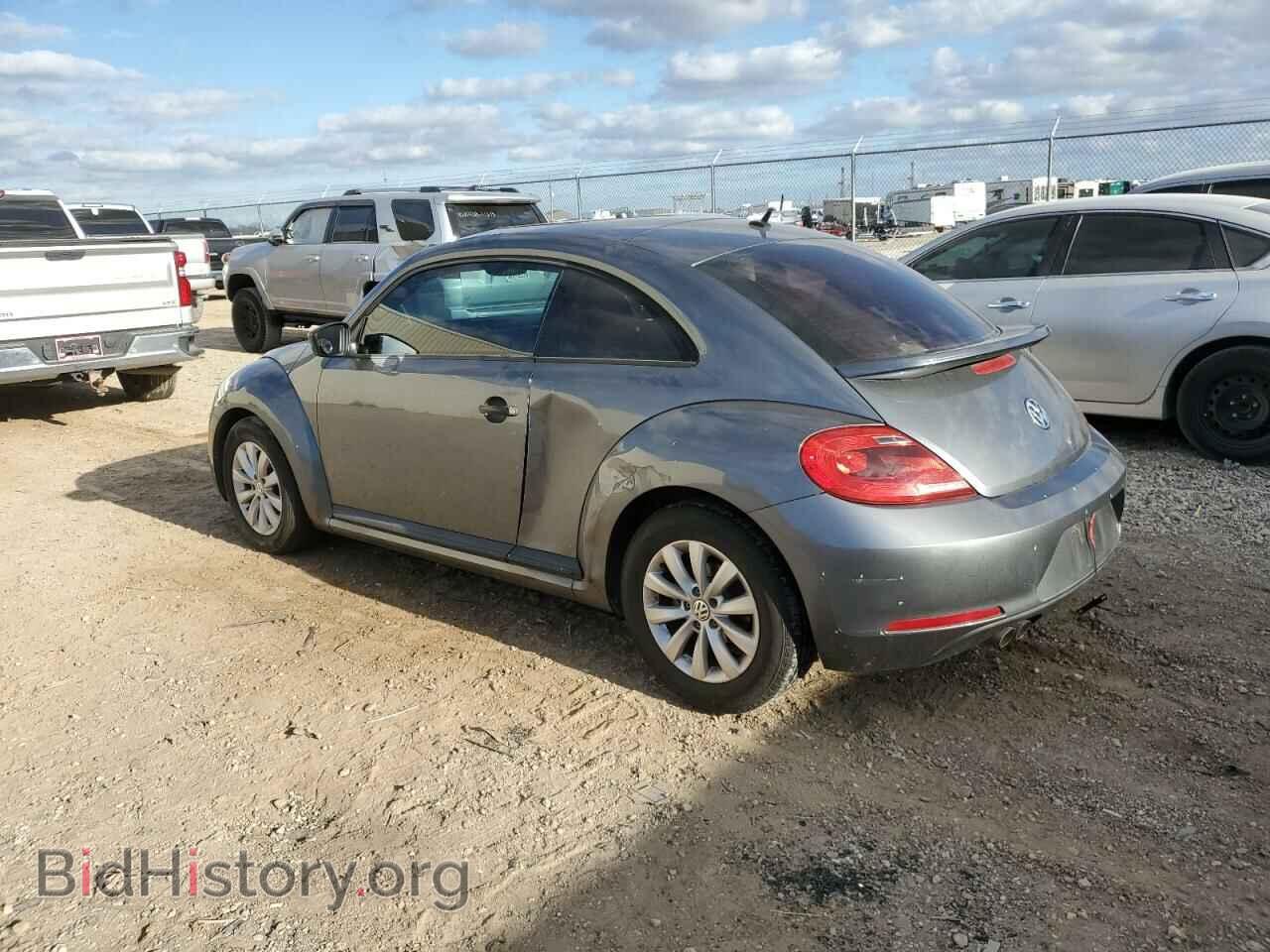 2013 VOLKSWAGEN BEETLE - VIN: 3VWFP7AT3DM660167 - Фото 2