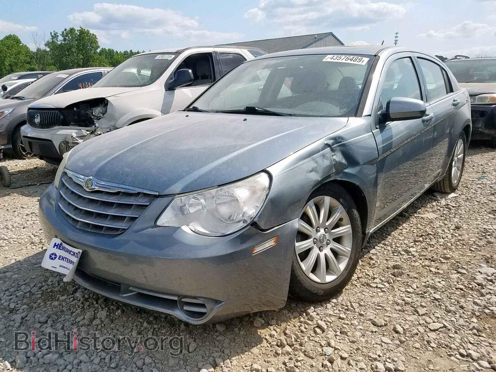2010 CHRYSLER SEBRING - VIN: 1C3CC5FB0AN125888 - Фото 2