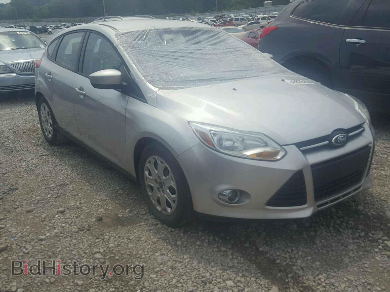 2012 Ford FOCUS Focus SE (VIN 1FAHP3K27CL205452) — фото 1 из 10, Copart, повреждение: крыша