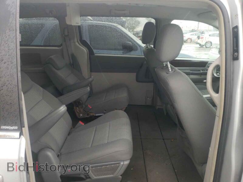 2010 Chrysler MINIVAN (VIN 2A4RR5D14AR176144) — photo 6 of 10