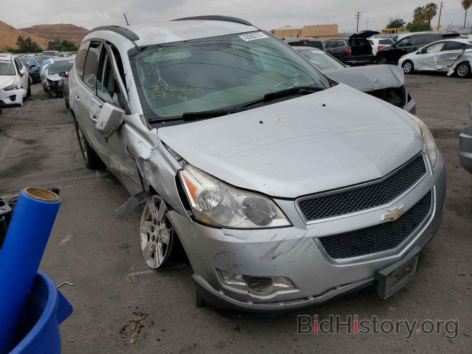 Фотография 1GNKRGED9CJ117701 - CHEVROLET TRAVERSE 2012