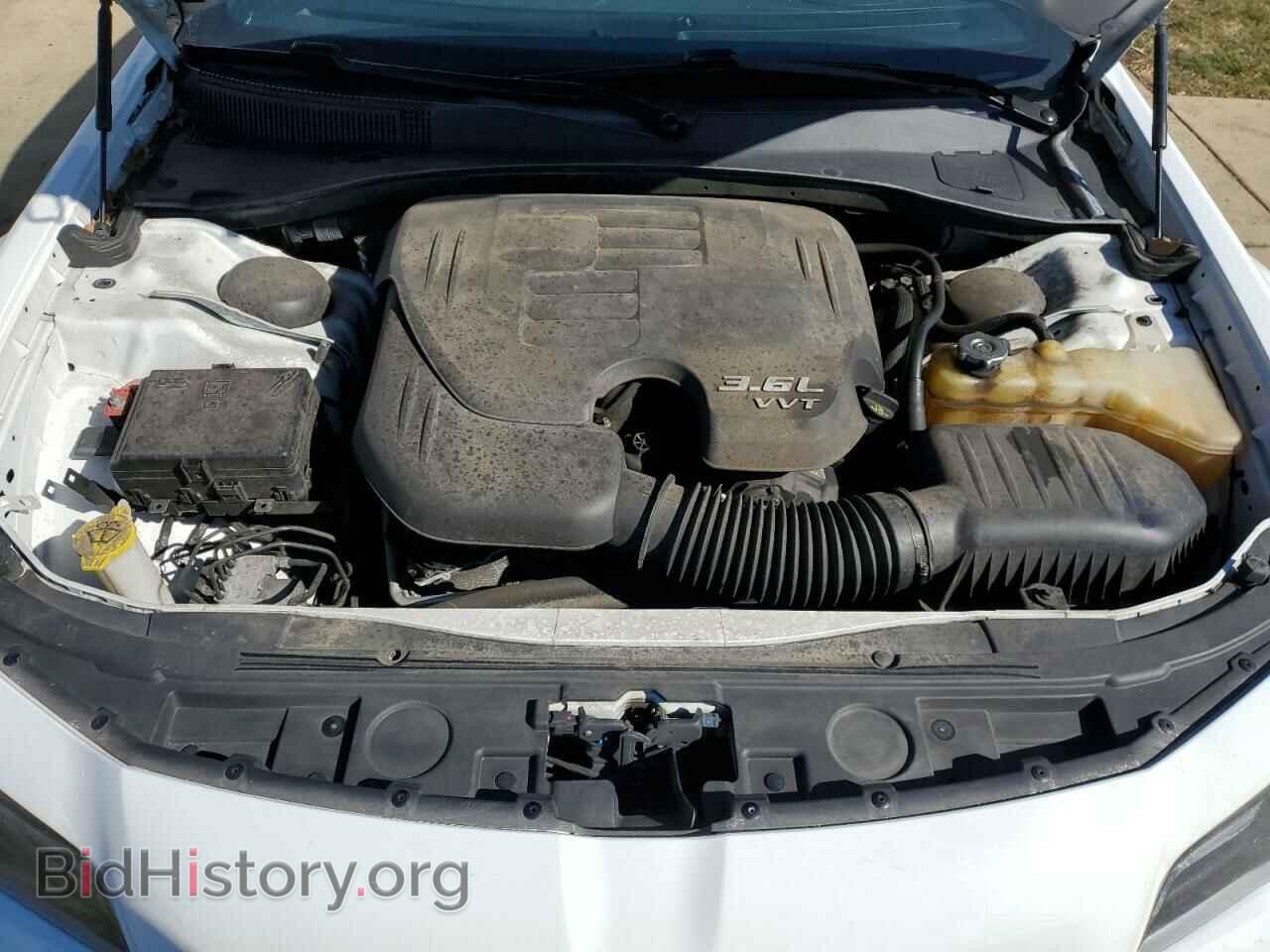 2019 CHRYSLER 300 - VIN: 2C3CCABG5KH654077 - Фото 11