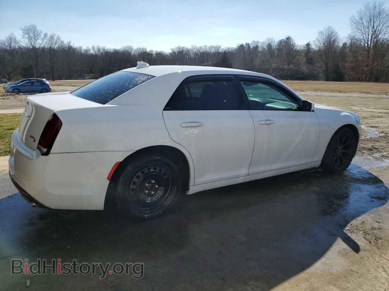 2019 CHRYSLER 300 - VIN: 2C3CCABG5KH654077 - Фото 3