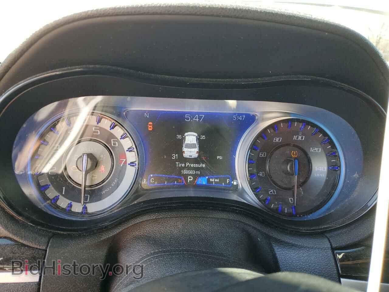 2019 CHRYSLER 300 - VIN: 2C3CCABG5KH654077 - Фото 9