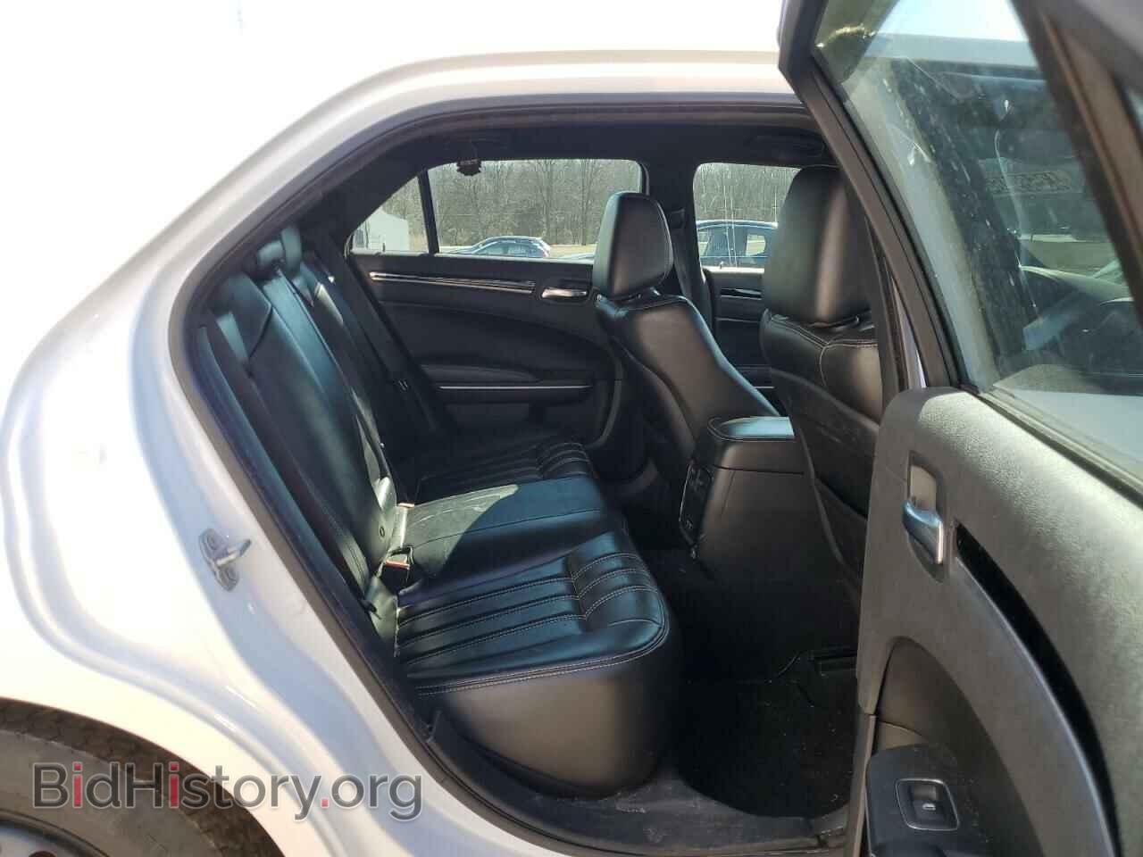 2019 CHRYSLER 300 - VIN: 2C3CCABG5KH654077 - Фото 10