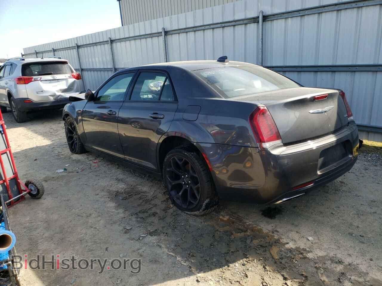 2019 CHRYSLER 300 - VIN: 2C3CCABG0KH618166 - Фото 2
