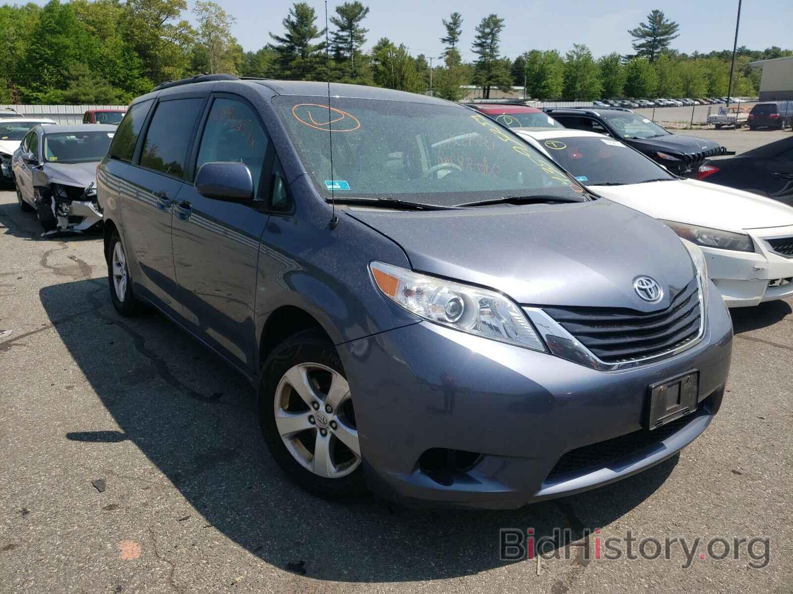 Photo 5TDKK3DC1DS401813 - TOYOTA SIENNA 2013