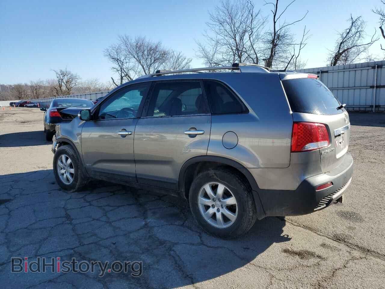 2011 KIA SORENTO - VIN: 5XYKTCA19BG164904 - Фото 2
