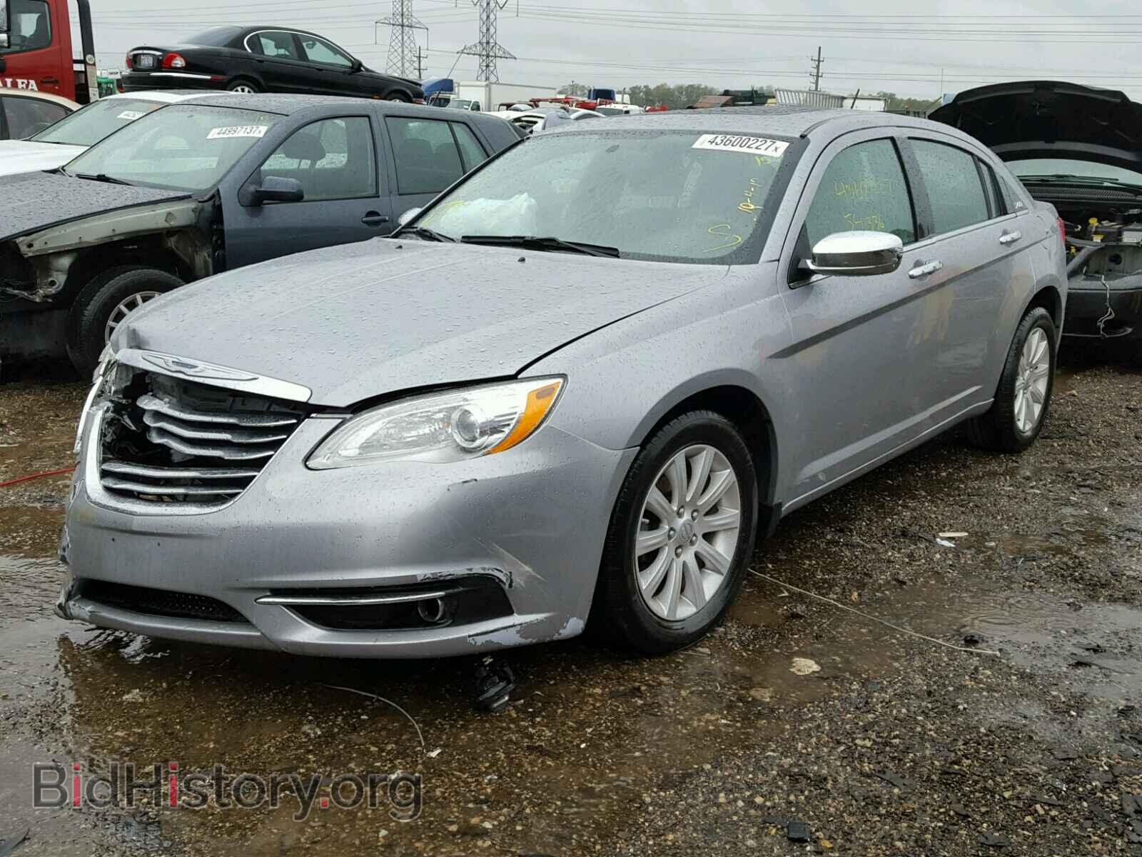 2013 CHRYSLER 200 - VIN: 1C3CCBCGXDN711310 - Фото 2