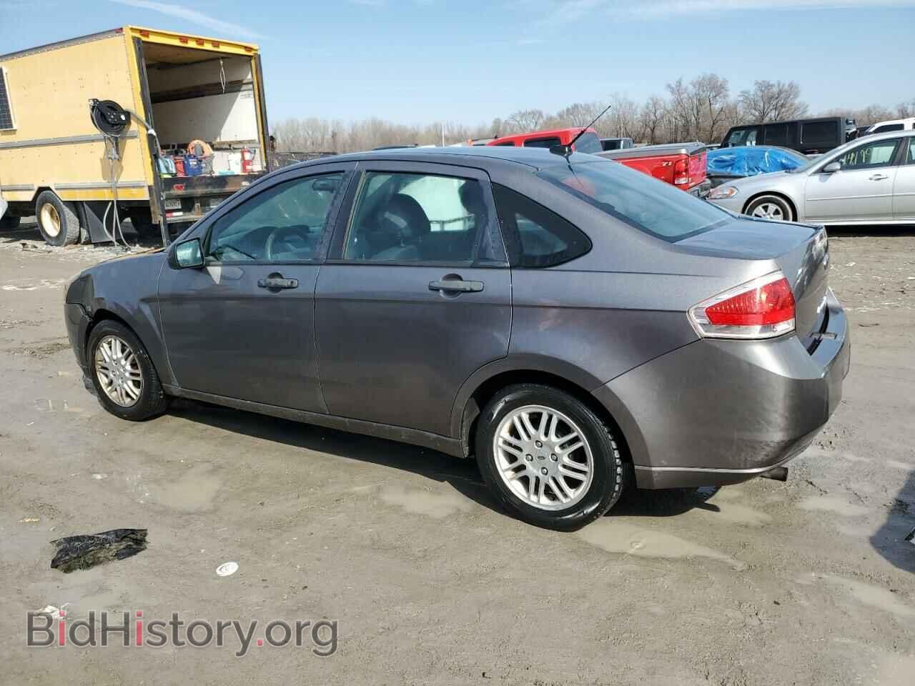 2011 FORD FOCUS - VIN: 1FAHP3FN8BW126891 - Фото 2