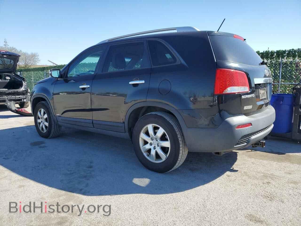 2011 KIA SORENTO - VIN: 5XYKTDA1XBG010739 - Фото 2