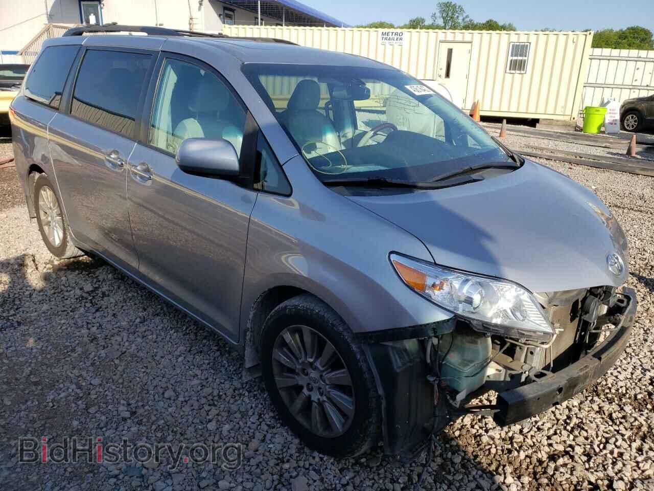 Photo 5TDYK3DC5BS034163 - TOYOTA SIENNA 2011