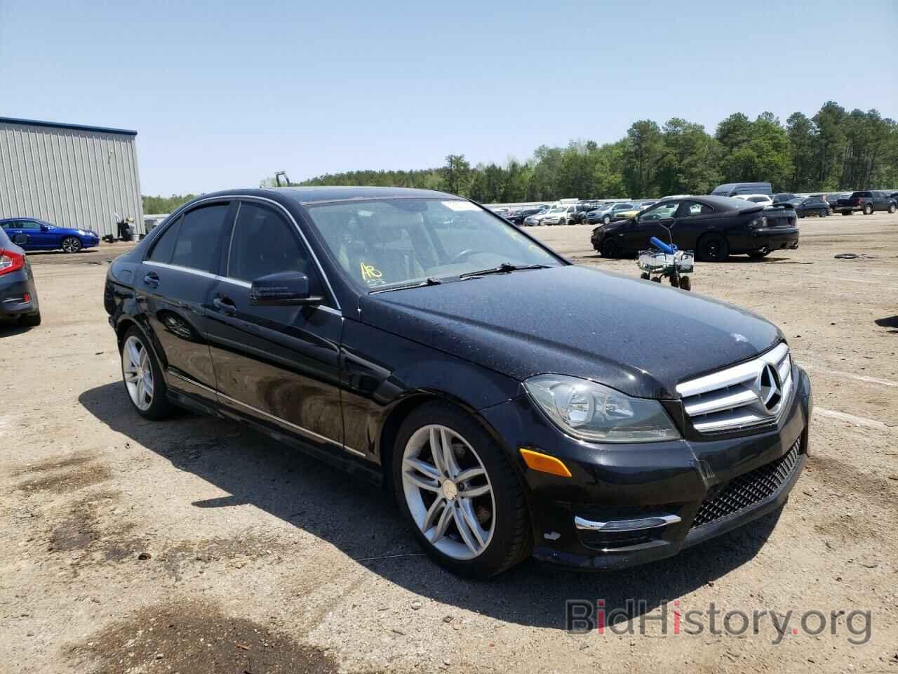 Photo WDDGF4HB6DA804691 - MERCEDES-BENZ C-CLASS 2013