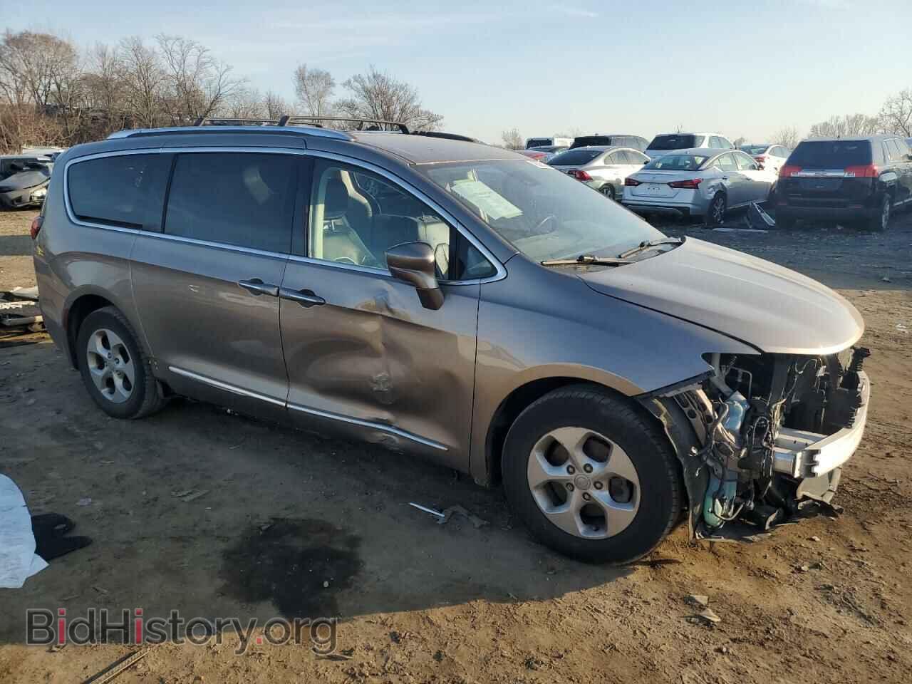 2017 CHRYSLER All Models - VIN: 2C4RC1EG9HR727388 - Фото 4