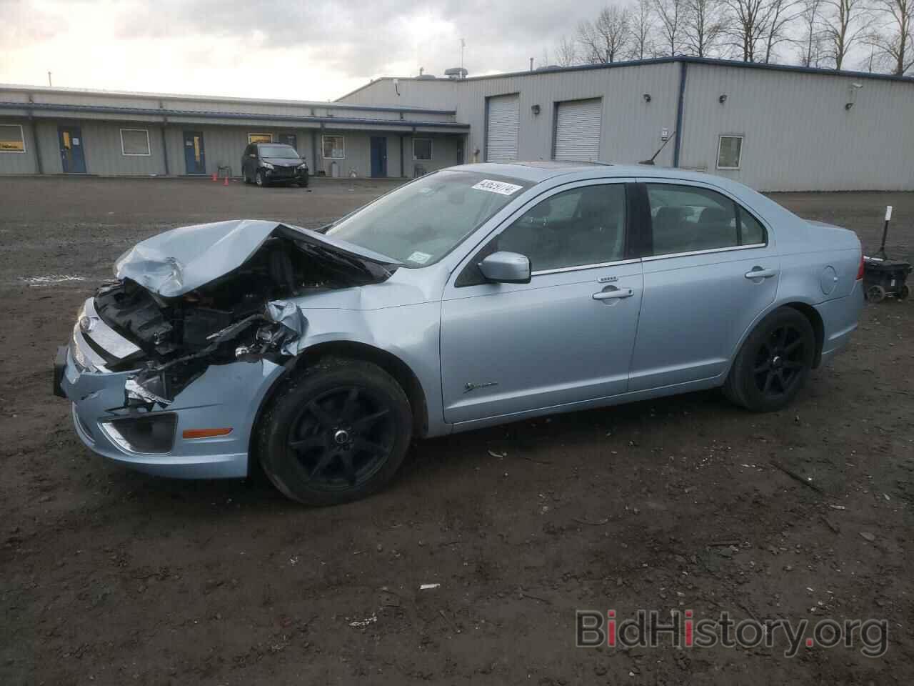 Photo 3FADP0L34AR268947 - FORD FUSION 2010