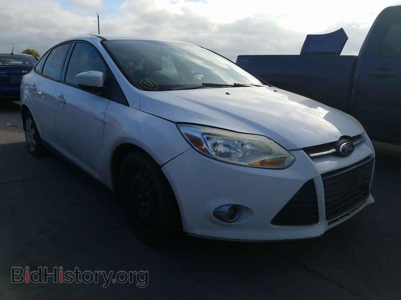 Photo 1FAHP3F28CL230998 - FORD FOCUS 2012