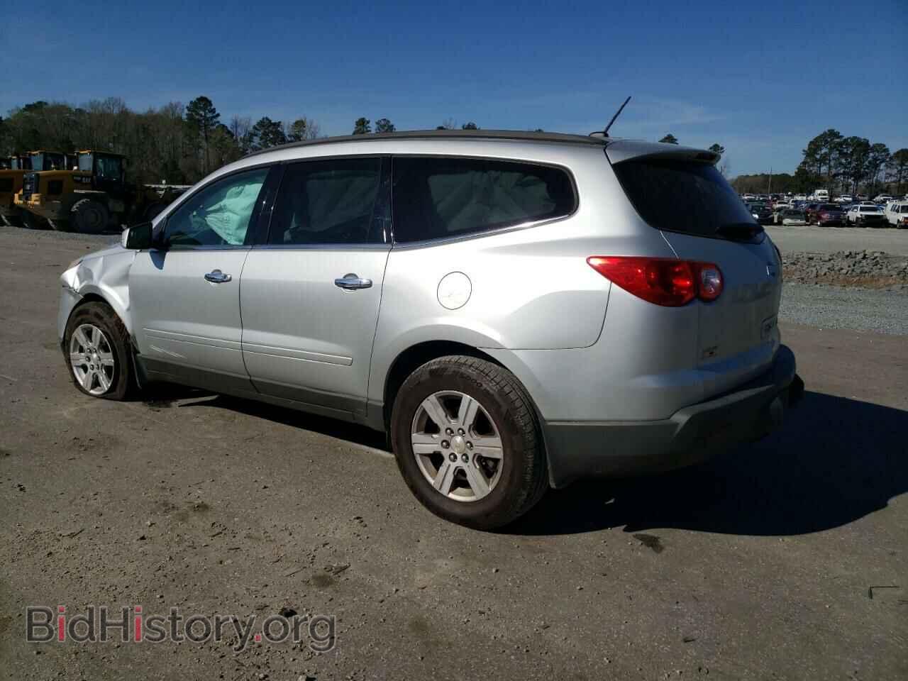 2012 CHEVROLET TRAVERSE - VIN: 1GNKRJED8CJ415895 - Фото 2