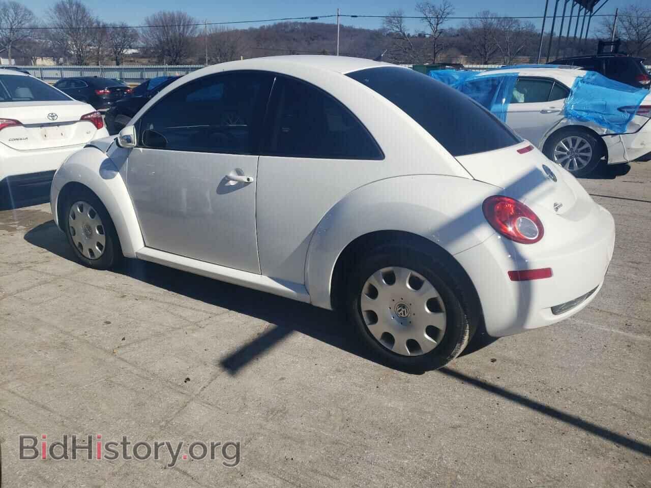 2010 VOLKSWAGEN BEETLE - VIN: 3VWPW3AG1AM008405 - Фото 2