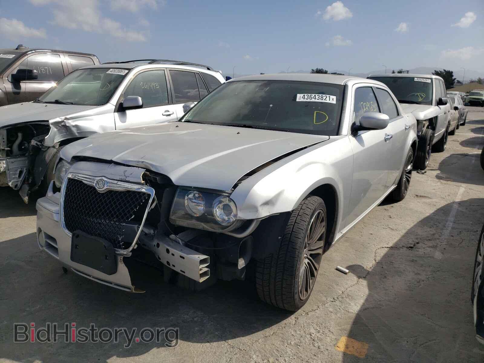 2010 CHRYSLER 300 - VIN: 2C3CA9CT0AH238808 - Фото 2