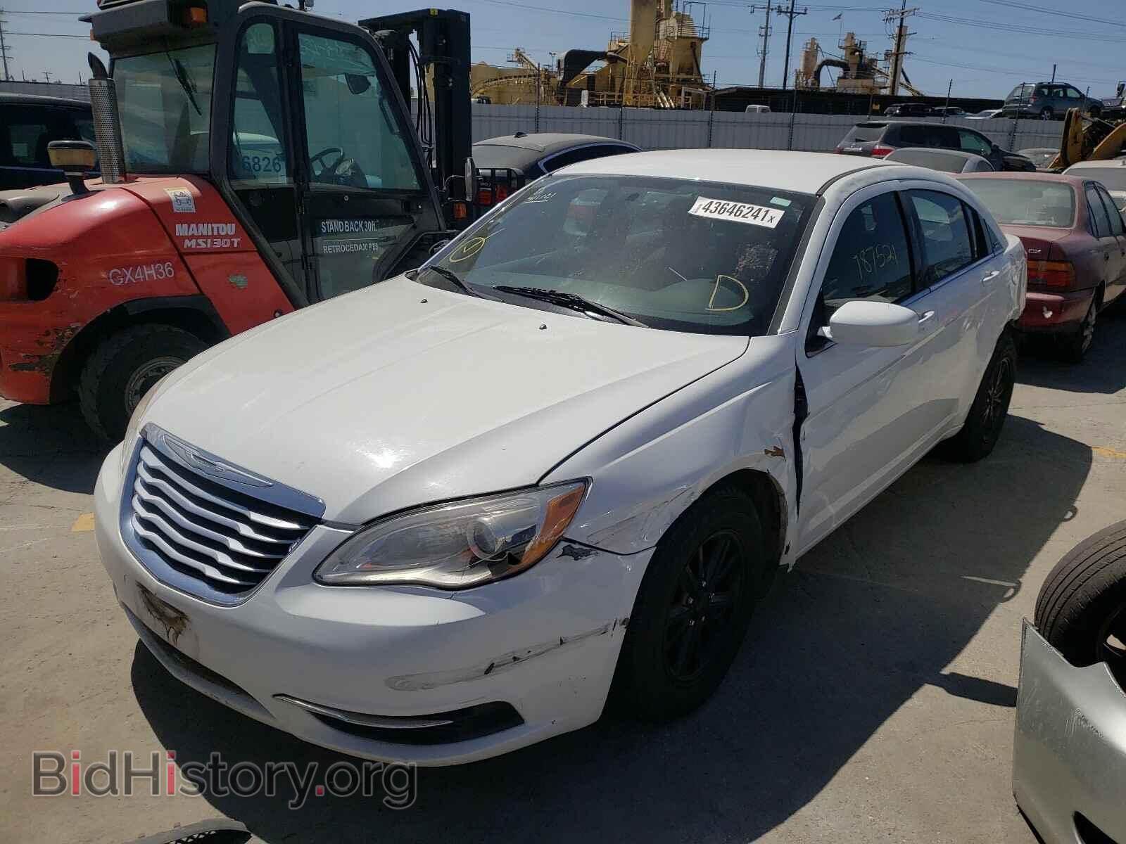 2013 CHRYSLER 200 - VIN: 1C3CCBBG4DN573460 - Фото 2