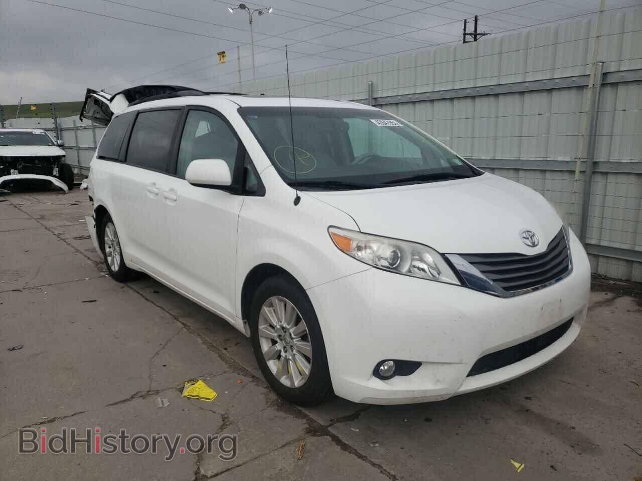Photo 5TDDK3DC3CS039443 - TOYOTA SIENNA 2012