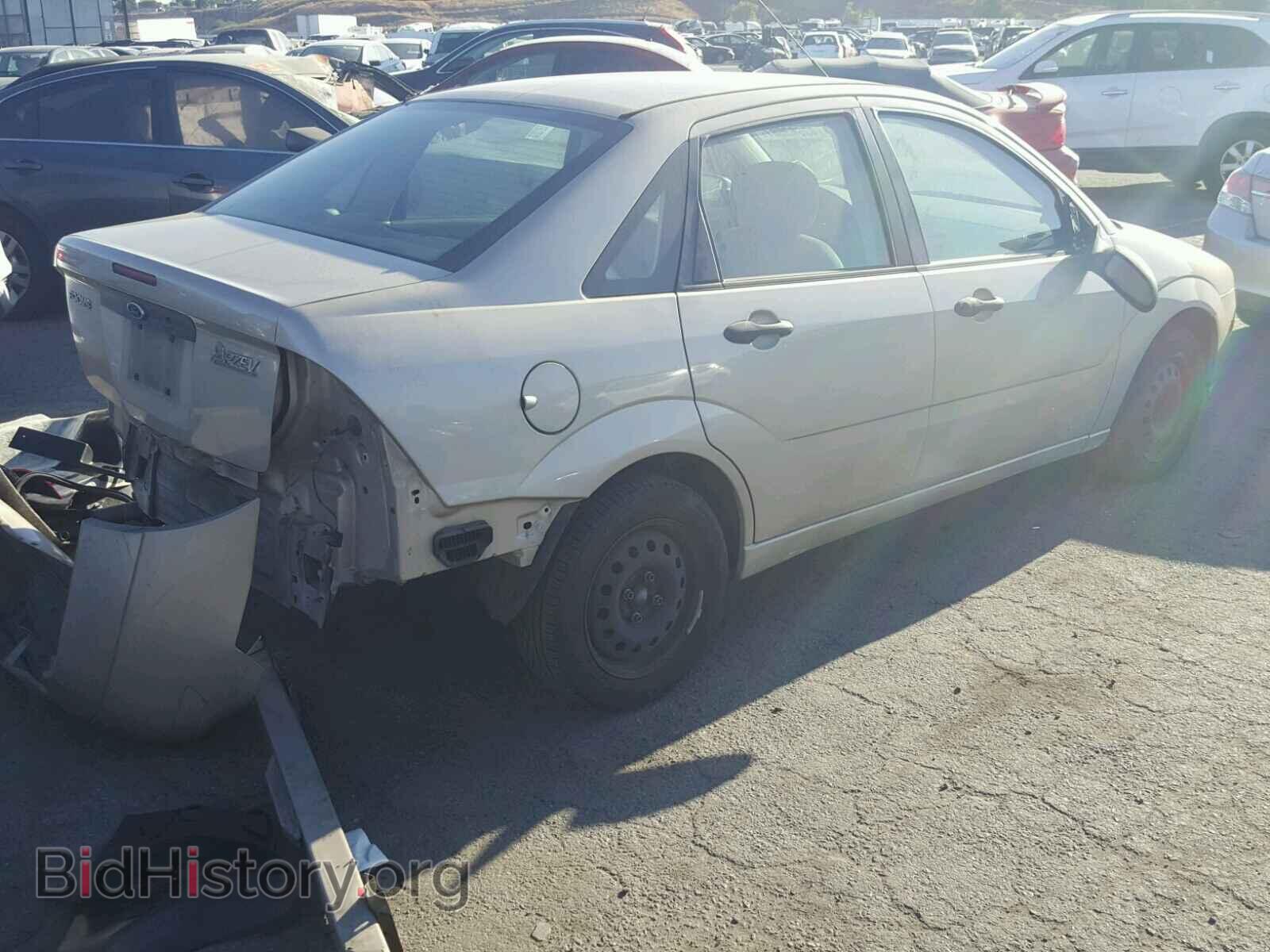 2007 FORD FOCUS - VIN: 1FAFP34N97W173865 - Photo 4