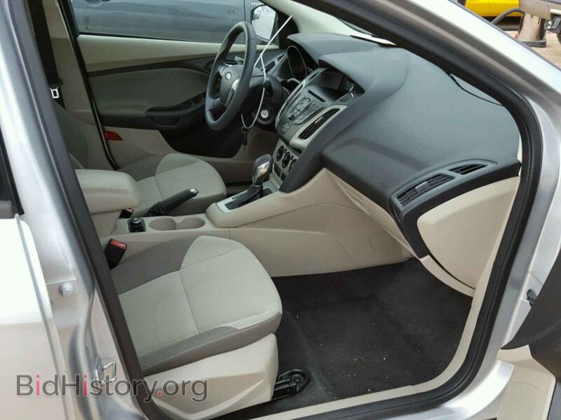 2012 Ford FOCUS (VIN 1FAHP3F21CL417631) — photo 5 of 10