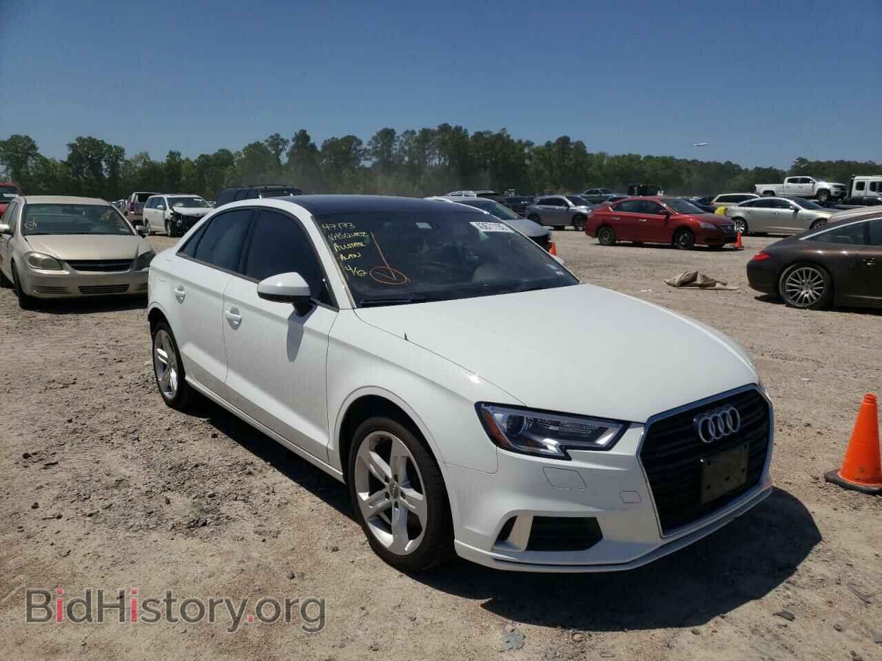 Фотография WAUAUGFF6H1067279 - AUDI A3 2017