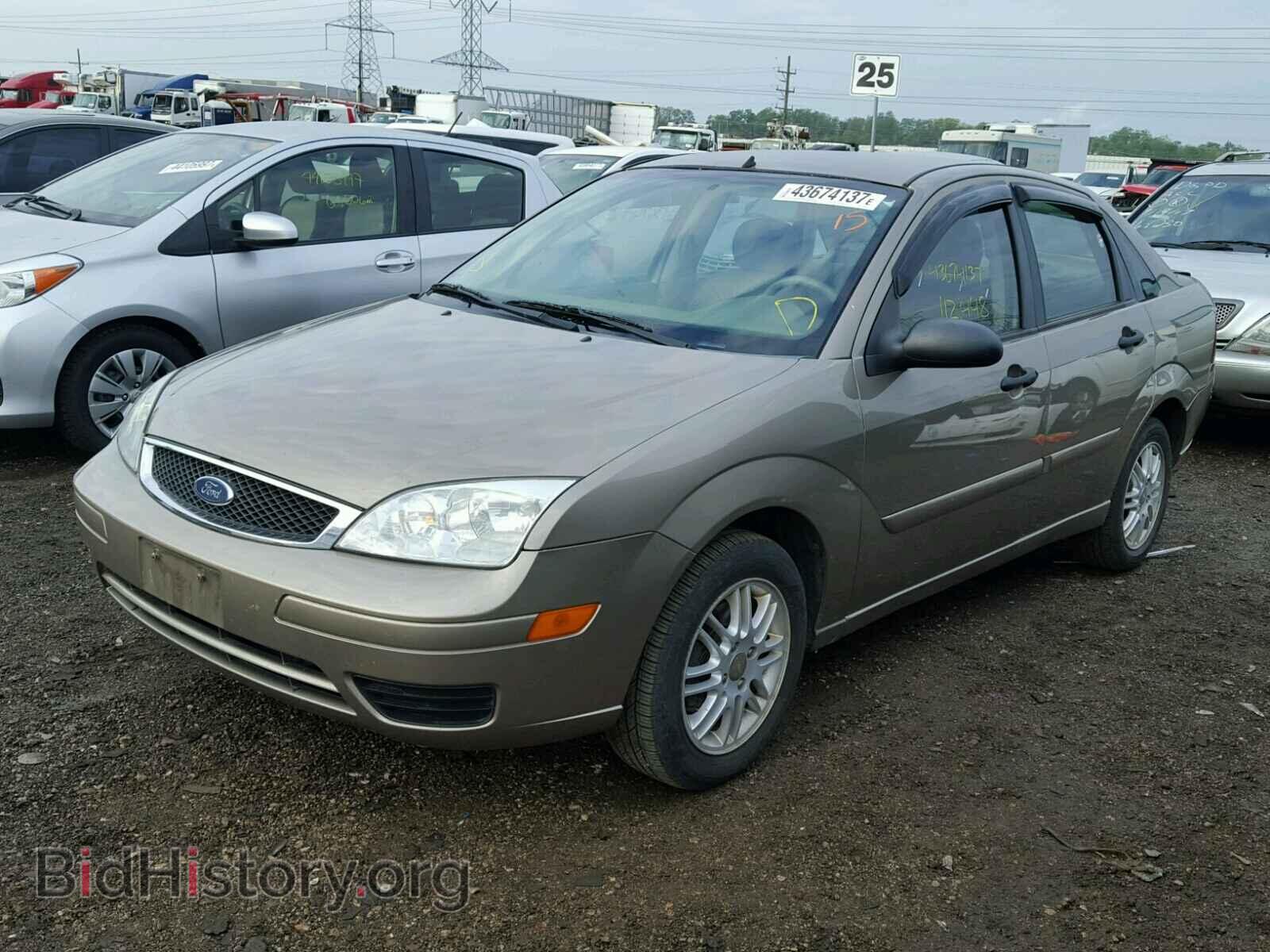2005 FORD FOCUS - VIN: 1FAFP34N75W270849 - Photo 2