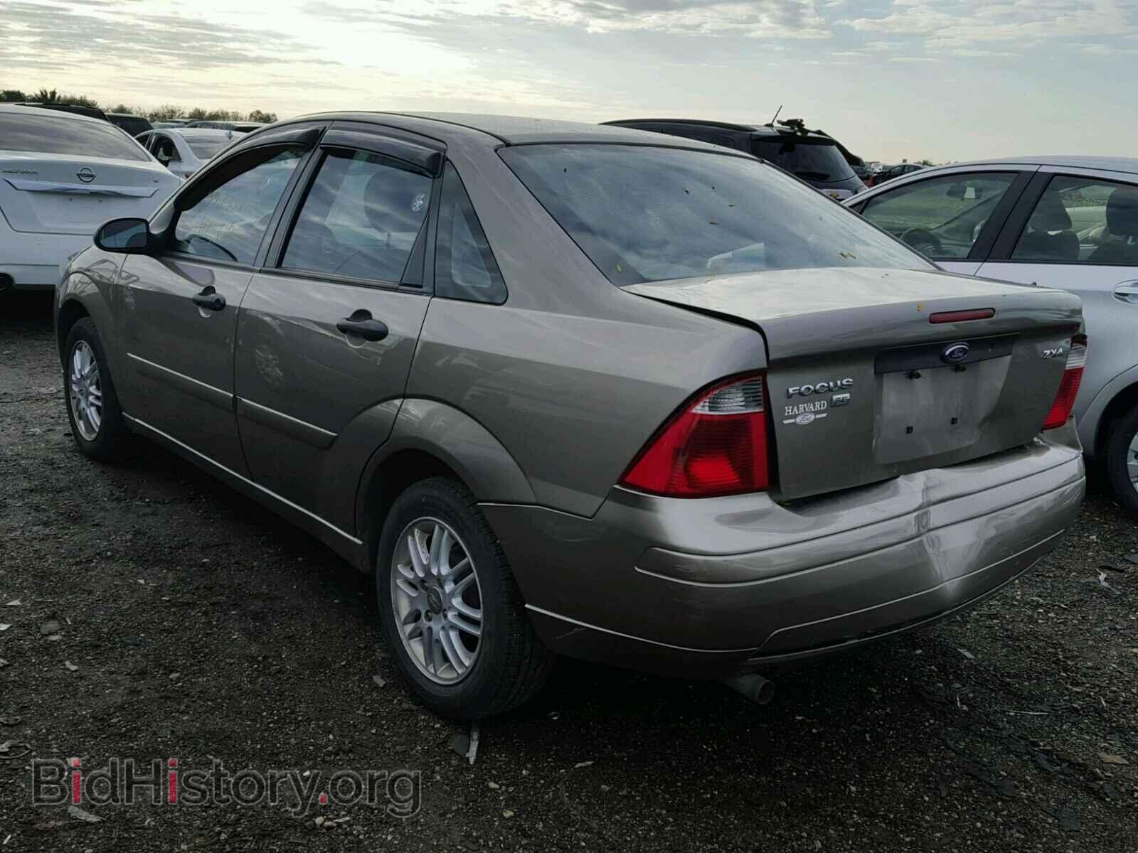 2005 FORD FOCUS - VIN: 1FAFP34N75W270849 - Photo 3