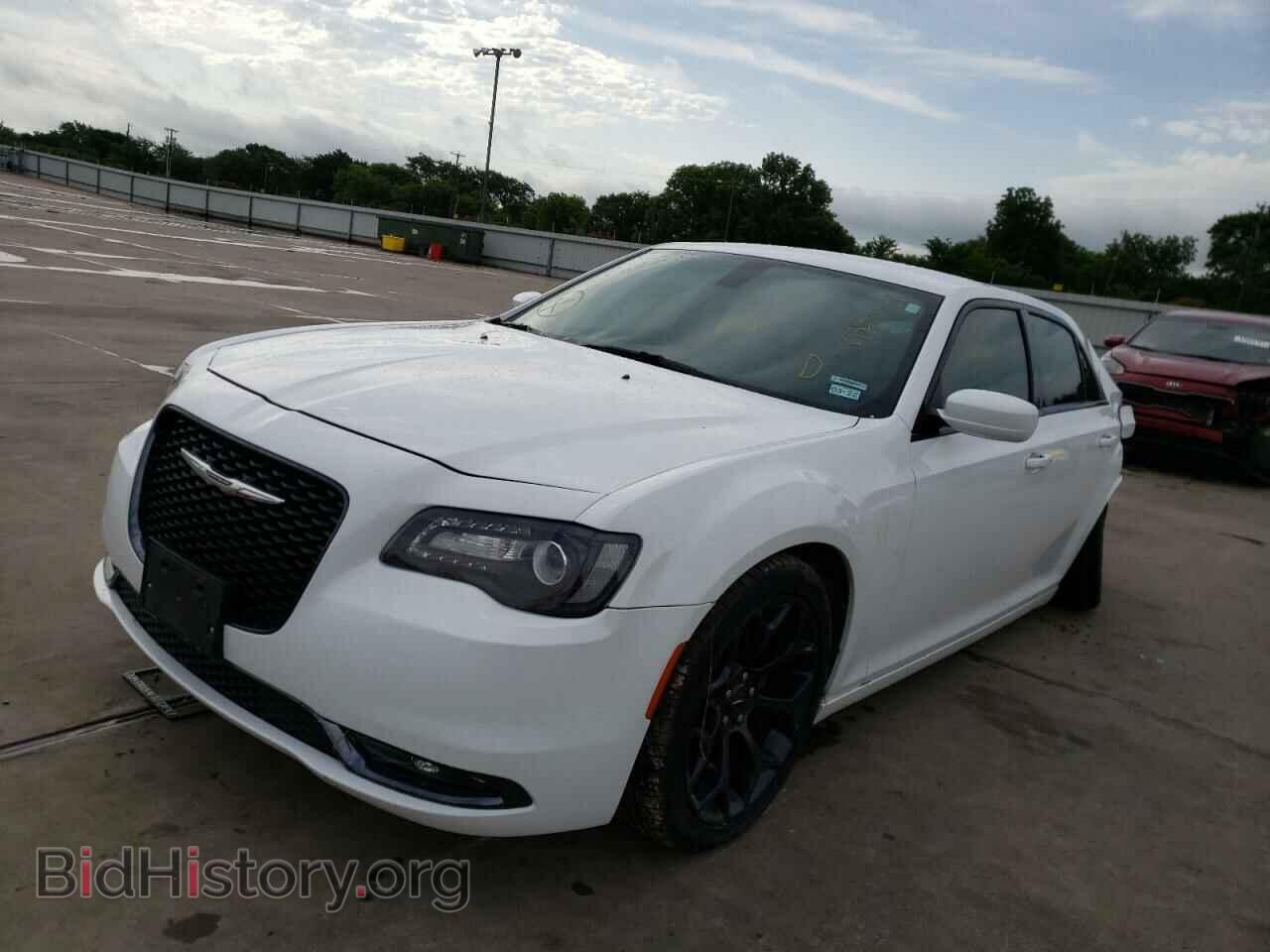 2019 CHRYSLER 300 - VIN: 2C3CCABG7KH539450 - Фото 2