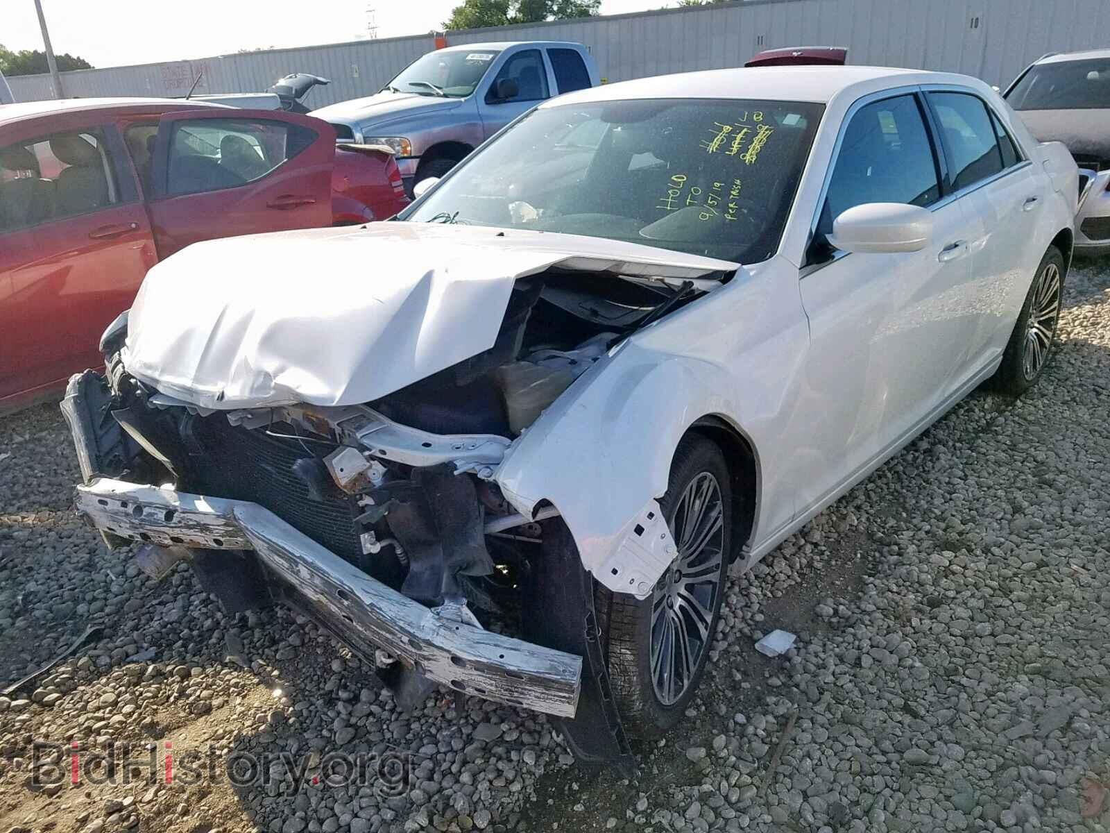 2013 CHRYSLER 300 - VIN: 2C3CCABTXDH672445 - Фото 2