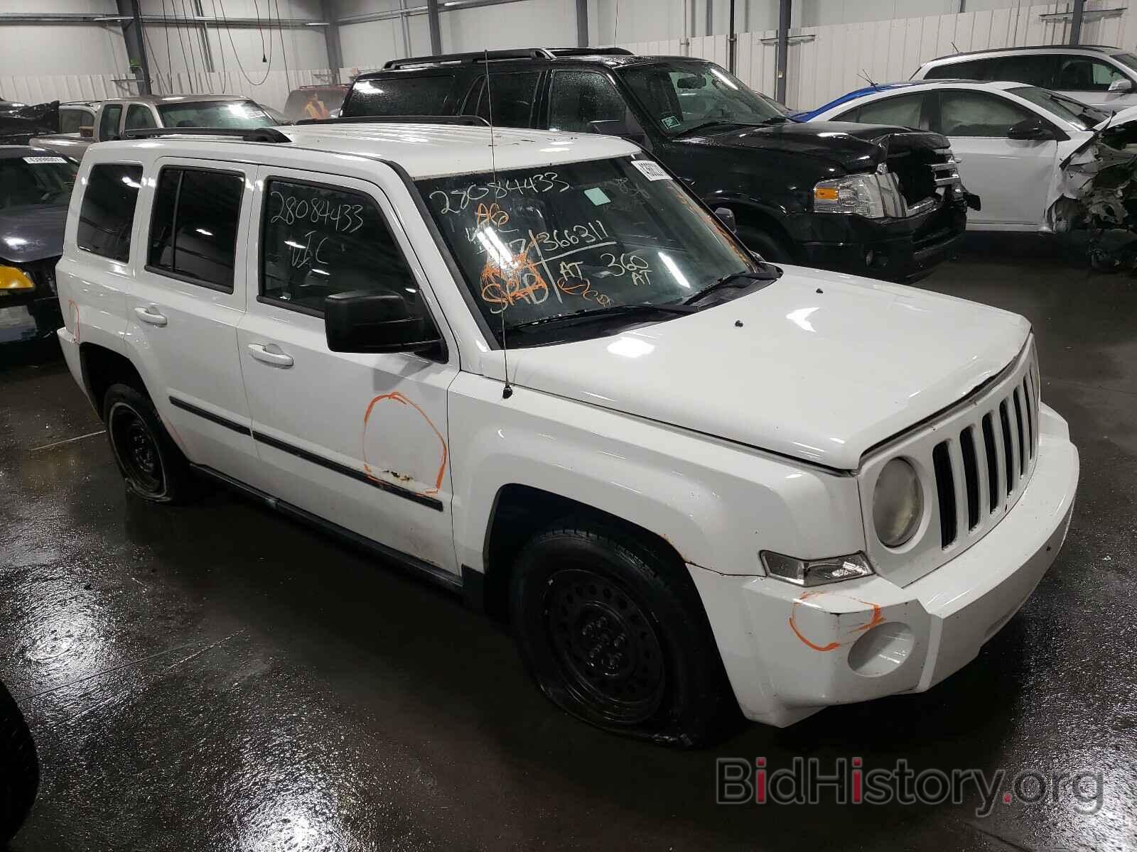 Photo 1J4NT2GB9AD600228 - JEEP PATRIOT 2010