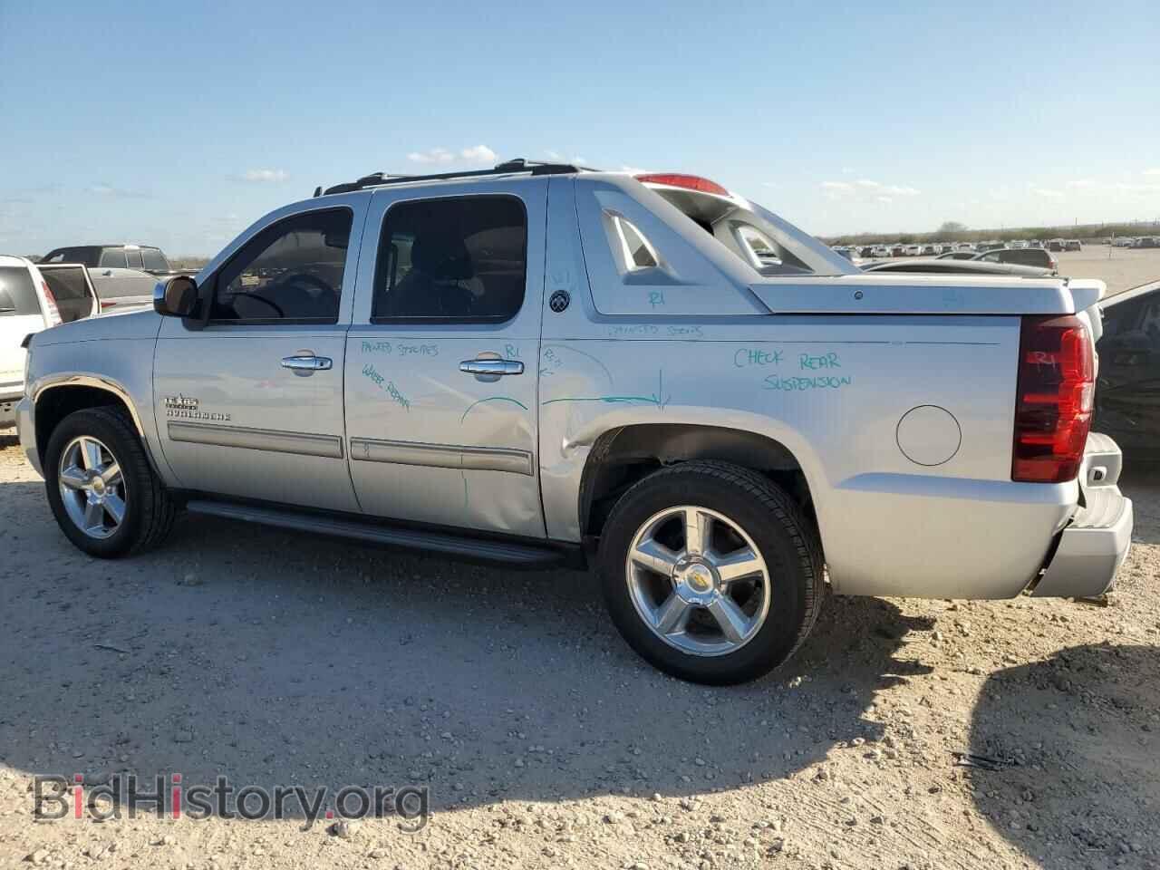 2013 CHEVROLET AVALANCHE - VIN: 3GNMCFE06DG214505 - Фото 2
