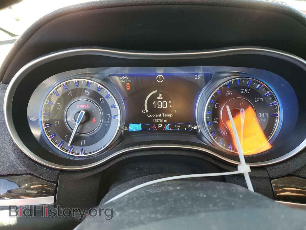 2016 CHRYSLER 300 - VIN: 2C3CCAKG0GH253043 - Фото 9