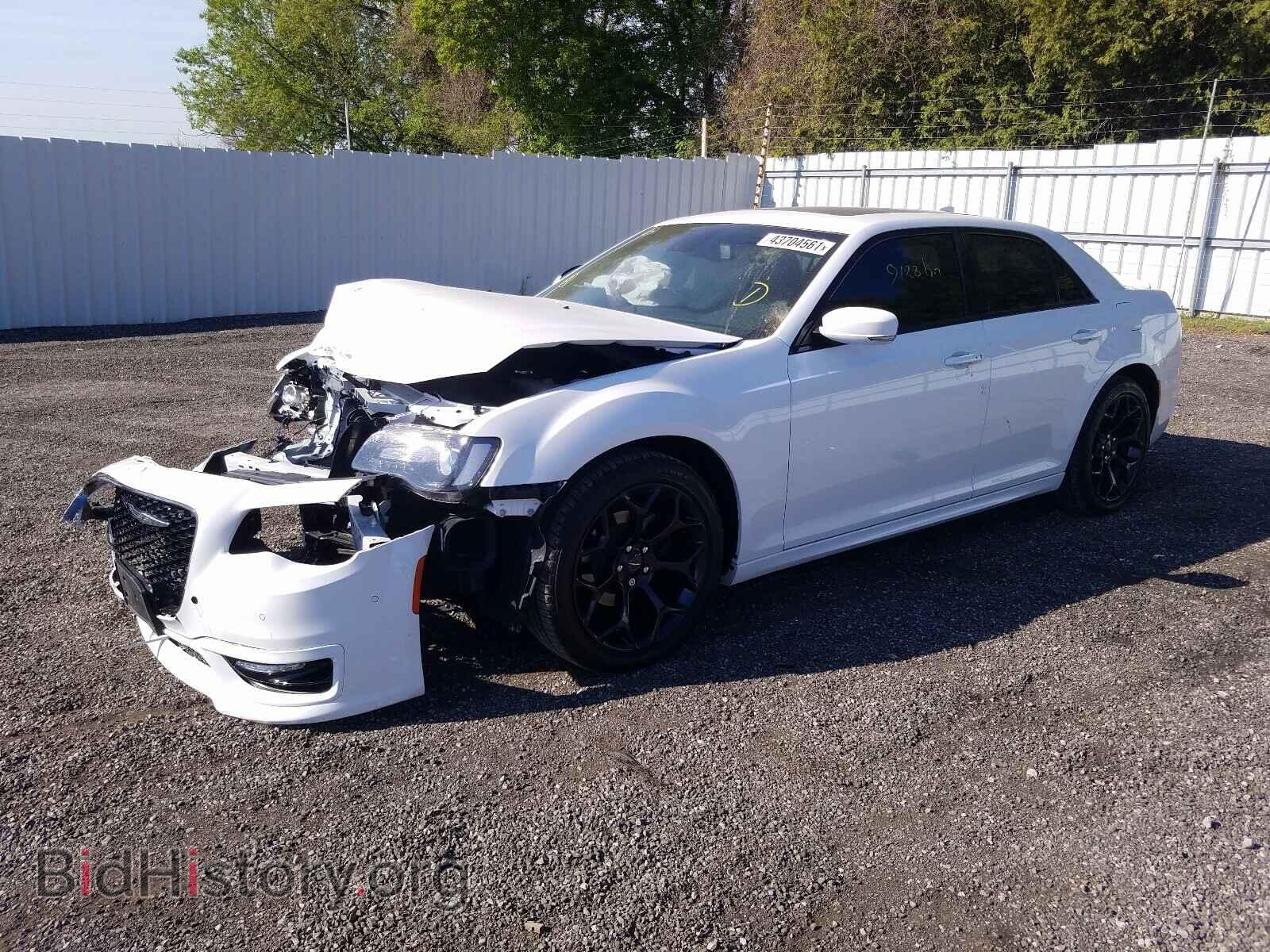 2019 CHRYSLER 300 - VIN: 2C3CCABG3KH731089 - Фото 2