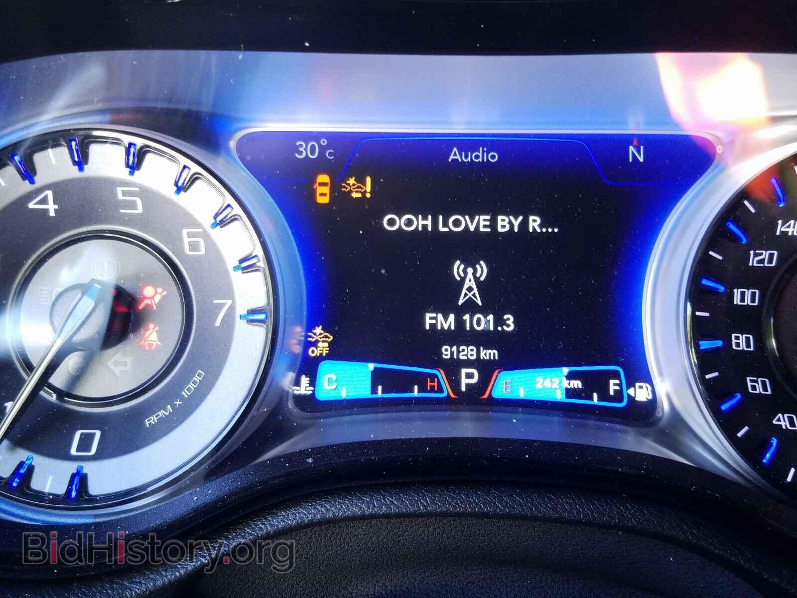 2019 CHRYSLER 300 - VIN: 2C3CCABG3KH731089 - Фото 8