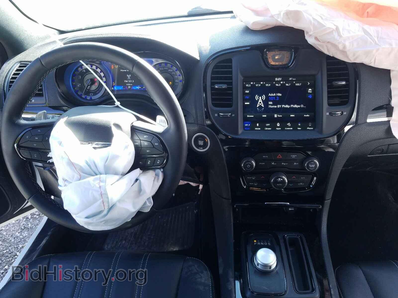 2019 CHRYSLER 300 - VIN: 2C3CCABG3KH731089 - Фото 9
